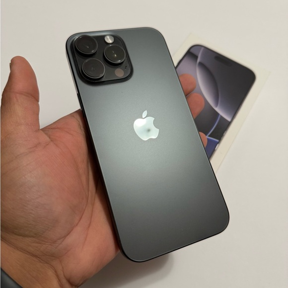 Black Smartphone with Box - Picture 5 of 8